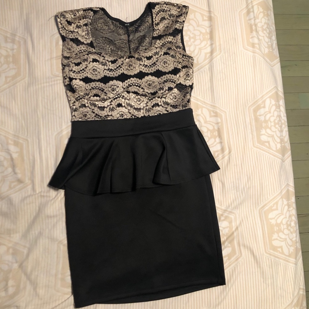 ‼️SOLD‼️ - Picture 1 of 2